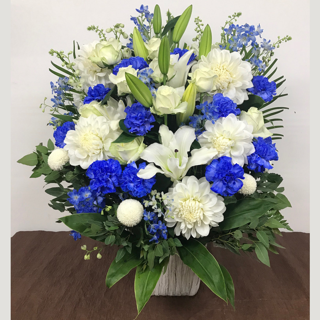 白と青のアレンジメント（LL)