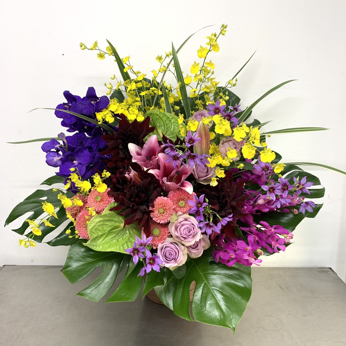豪華絢爛カラフルアレンジメント (H70)