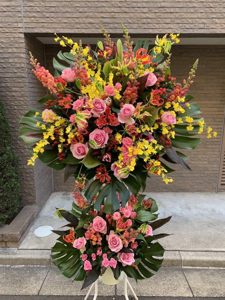 ピンクｘイエローMIX 白パイプ 2段スタンド花 (H180)