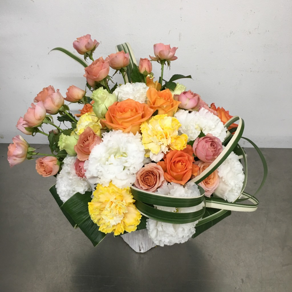 華やかなラウンドアレンジメント(イエロー系)