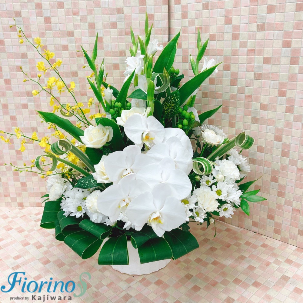 お供えアレンジメント エターナルリングMIX蘭のアレンジメント 右からの写真