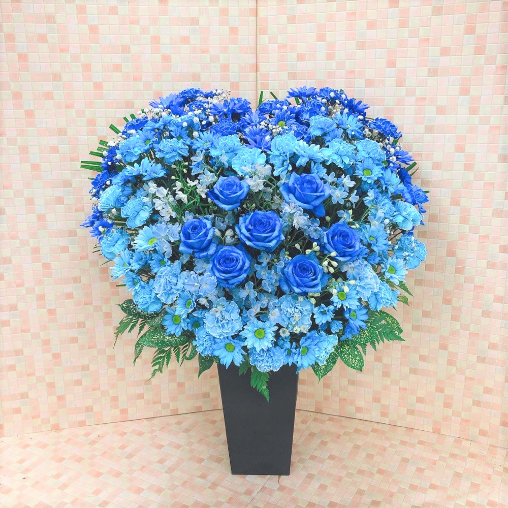 青い床置きハートアレンジメント（H90）