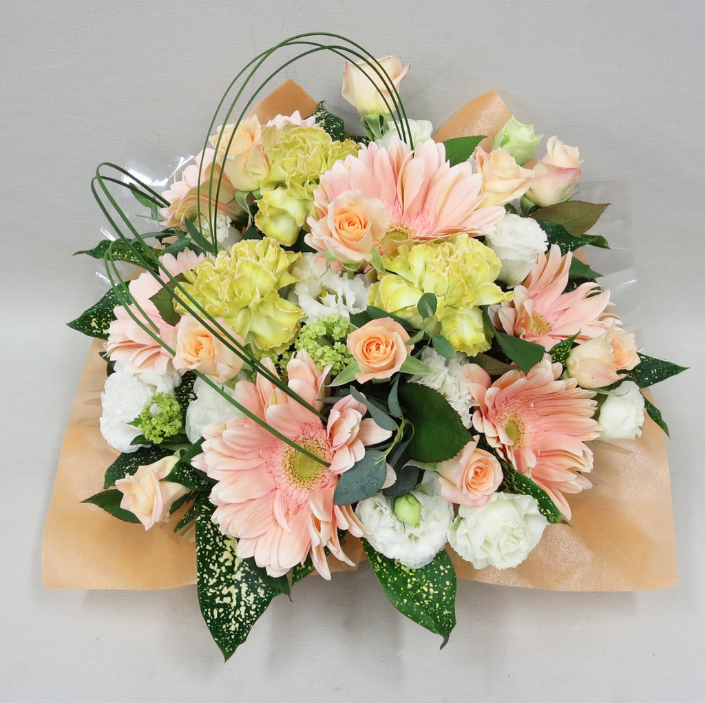 淡いピンクアレンジメント (H33)