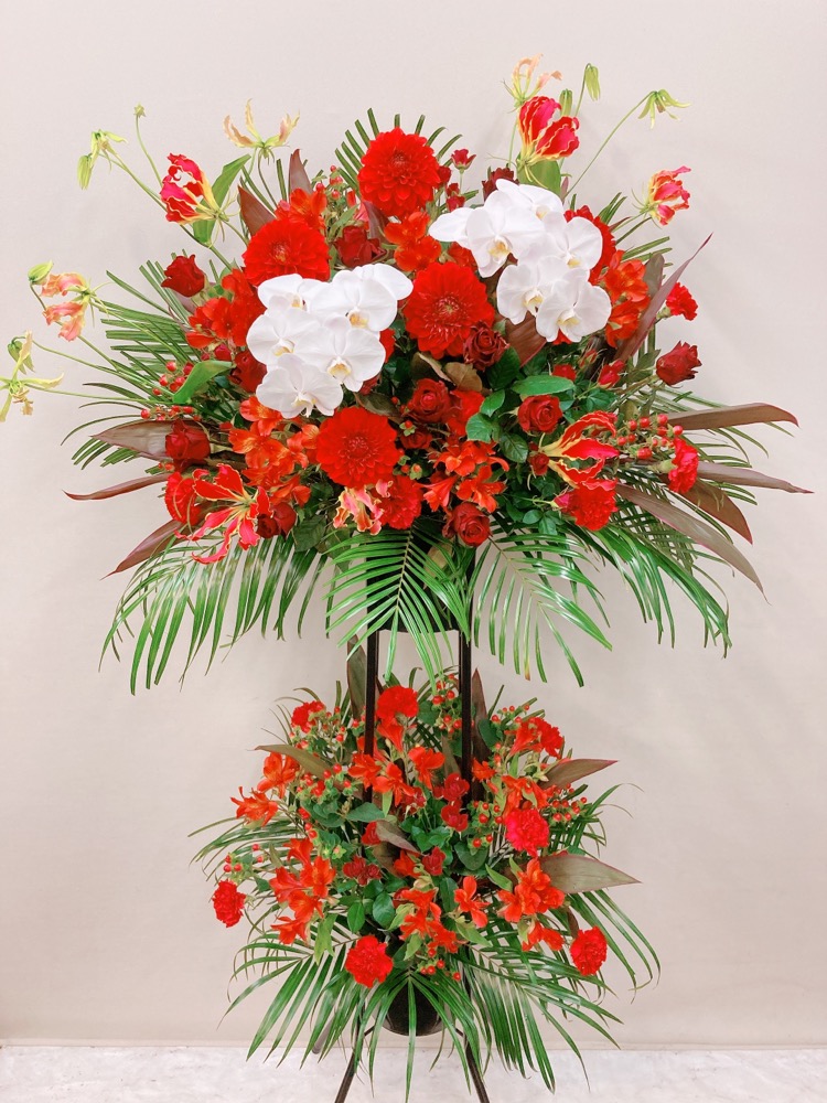 赤(白胡蝶蘭ポイント) スタンド花 黒パイプ 2段 (H185)