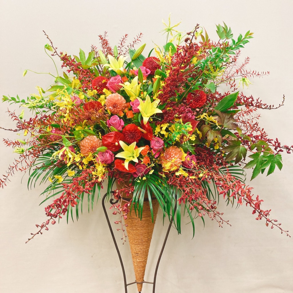 赤黄色オレンジのコーンスタンド花(H180)