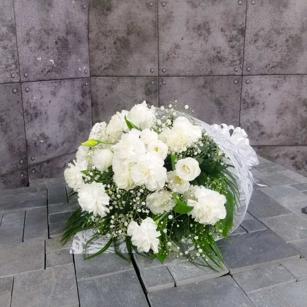 【御供】白カーネーションとトルコキキョウの花束（H50）