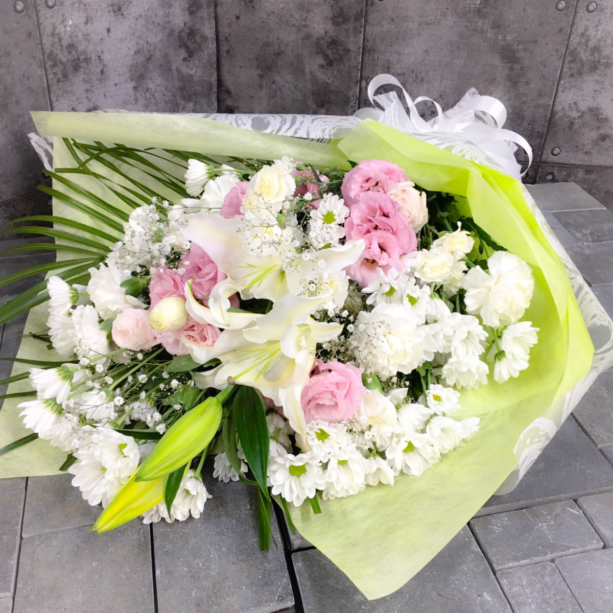【御供】白ユリとトルコキキョウの花束〈パープル〉（H75）【送料無料】