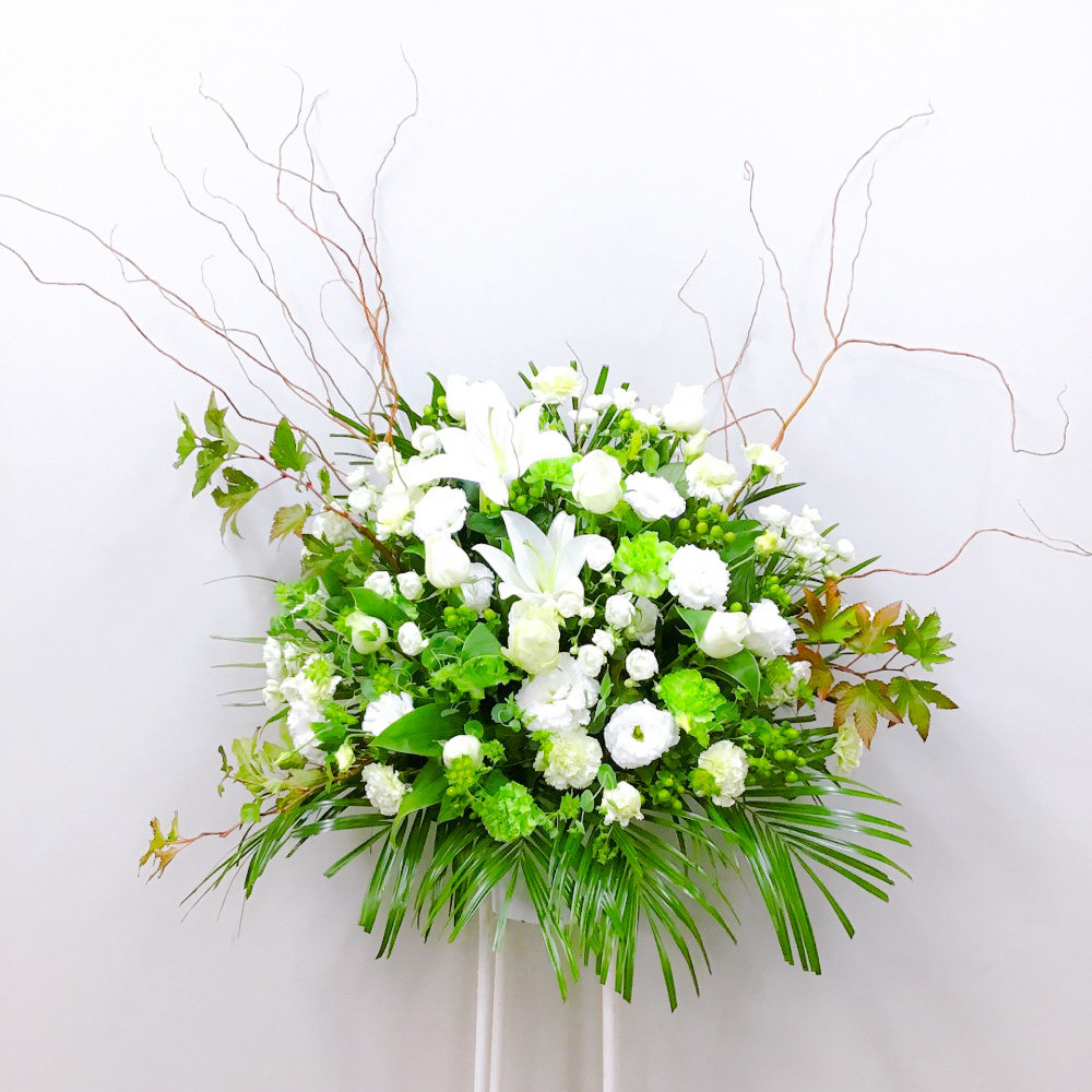【東京エリア限定】白と緑の動きのあるスタンド花１段（H180）【配送無料】